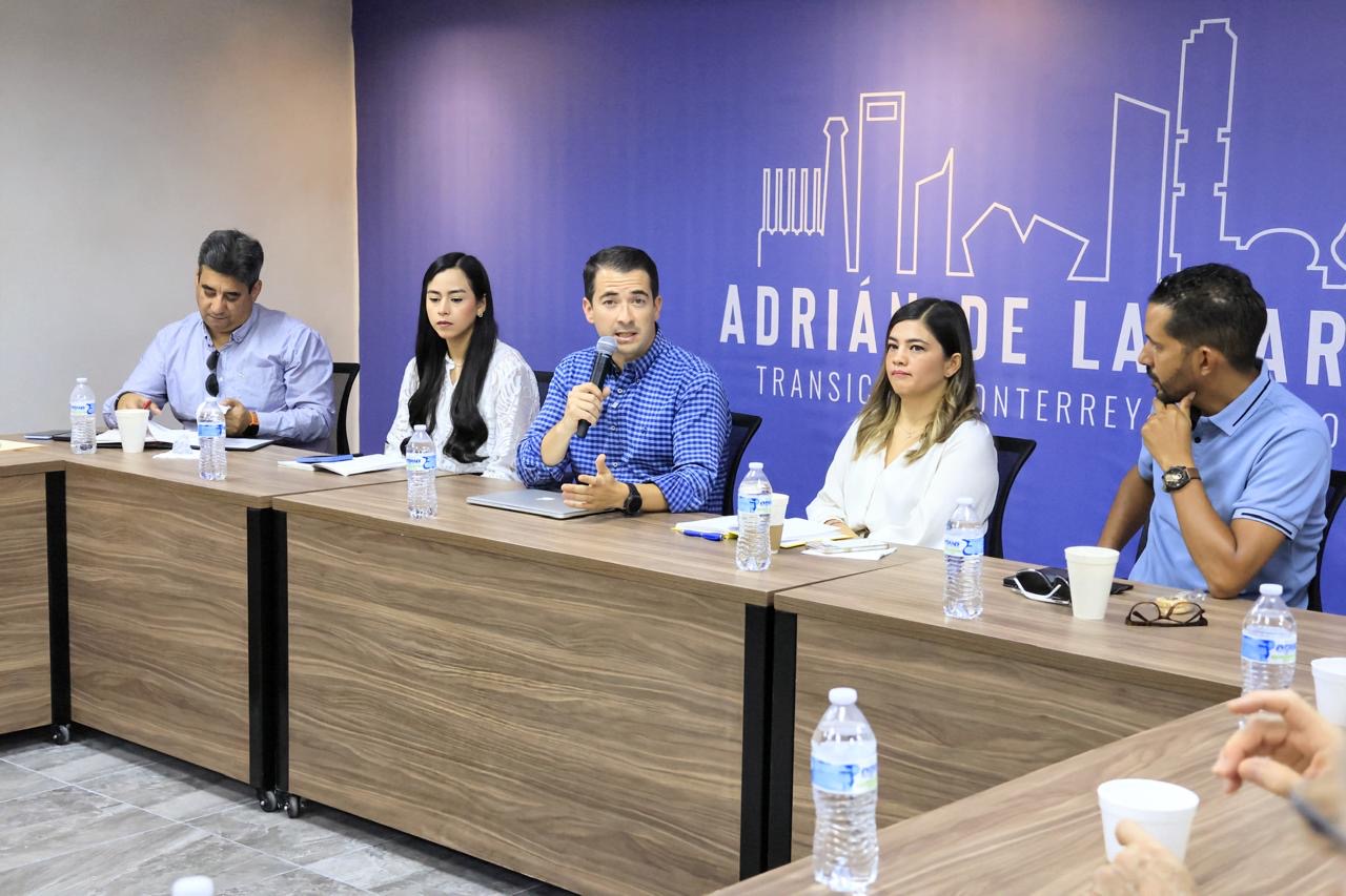 Llevan reuniones de transición de Adrián a los habitantes de Monterrey